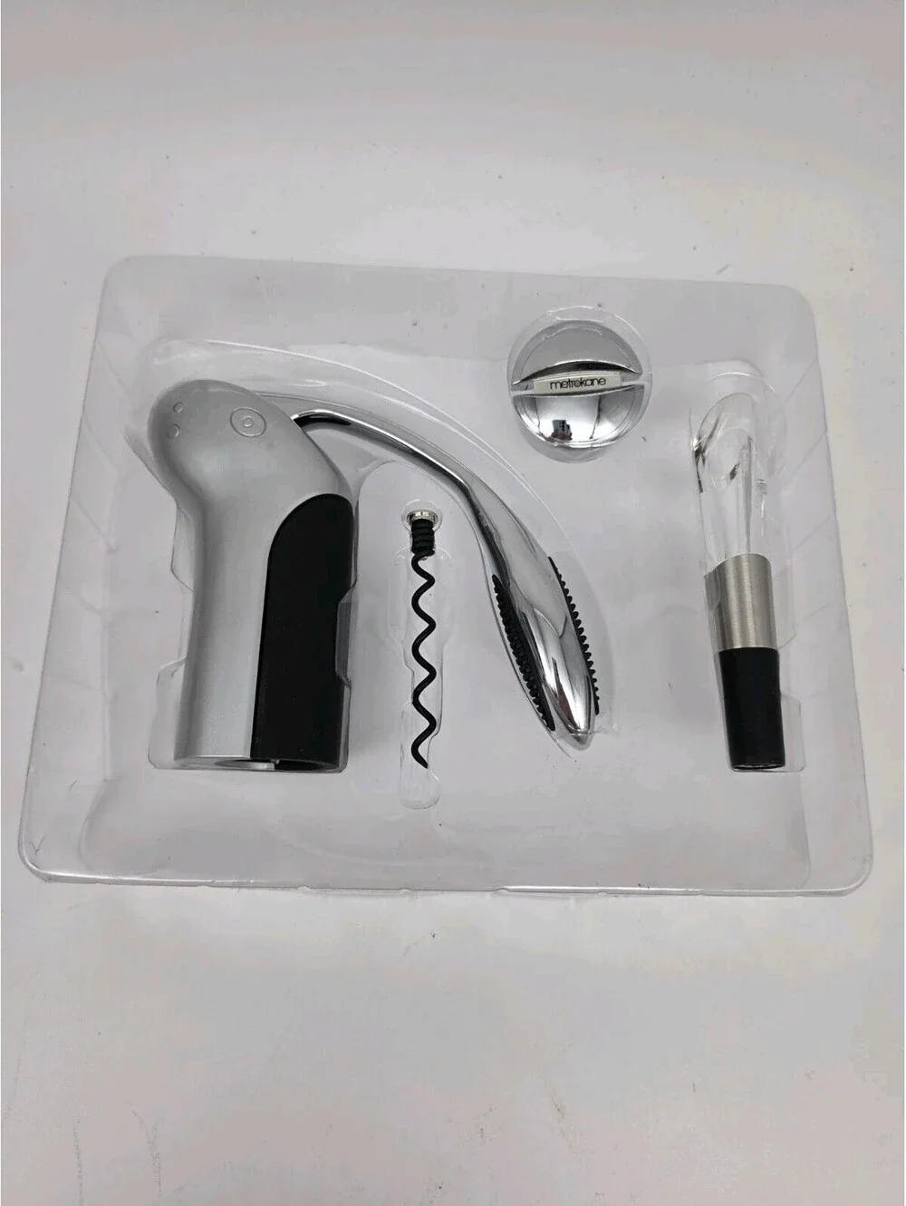 NEW Rabbit Vertical Rabbit With Aerator Pourer Foil Cutter Gift Set Open Box
